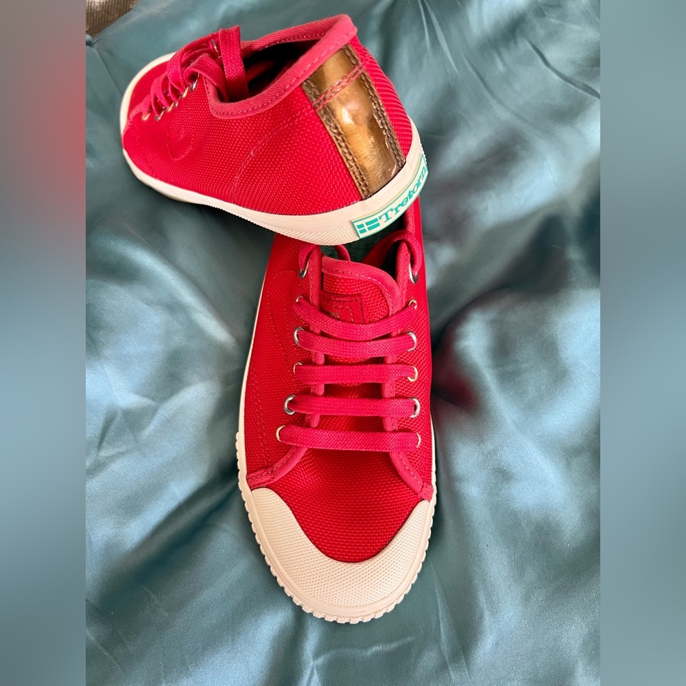 ❤️NEW TRETORN RED/BRONZE CANVAS SNEAKERS SHOE❤️